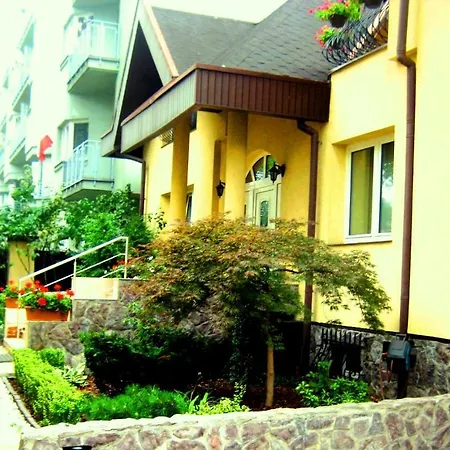 Bed & Breakfast Bthouse, Goscinne Warsaw