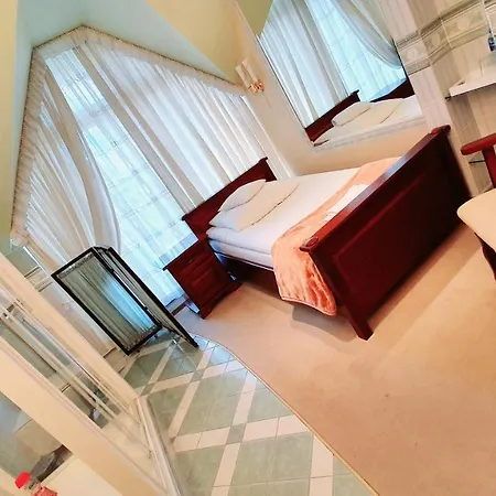 Bthouse, Goscinne Varşova