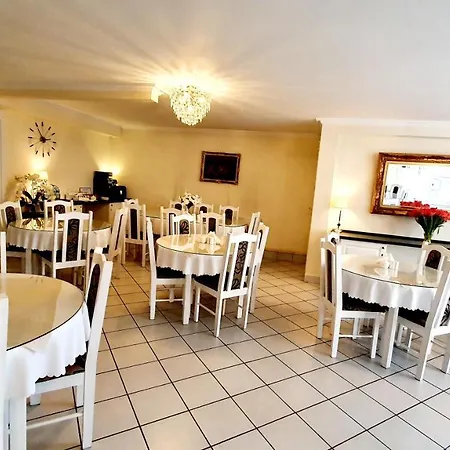 Bthouse, Goscinne Varsavia