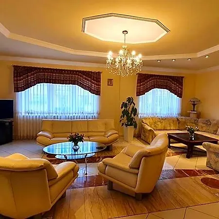 Bthouse, Goscinne * Varšava