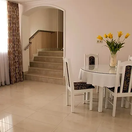 Bthouse, Goscinne * Varšava