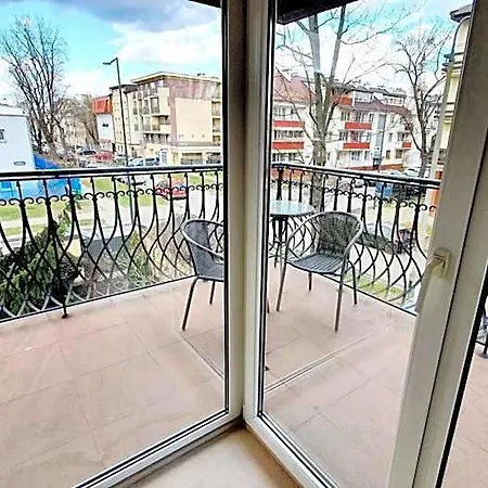 Bthouse, Goscinne * Varšava