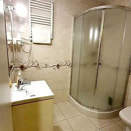 Bthouse, Goscinne * Varšava