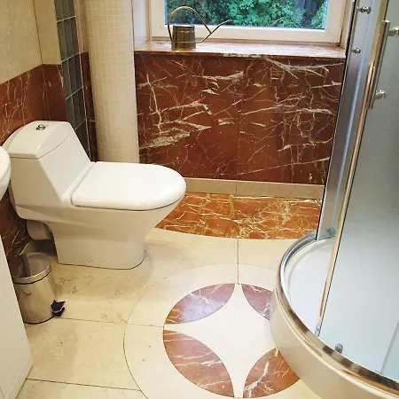 Bthouse, Goscinne * Varşova