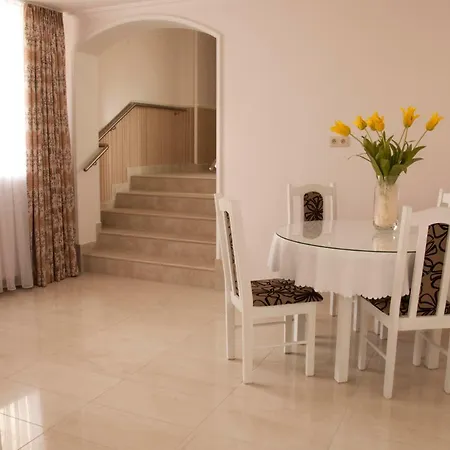 Bthouse, Goscinne Oda ve Kahvaltı Varşova