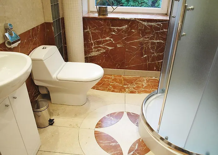 Bthouse, Goscinne * Warsaw