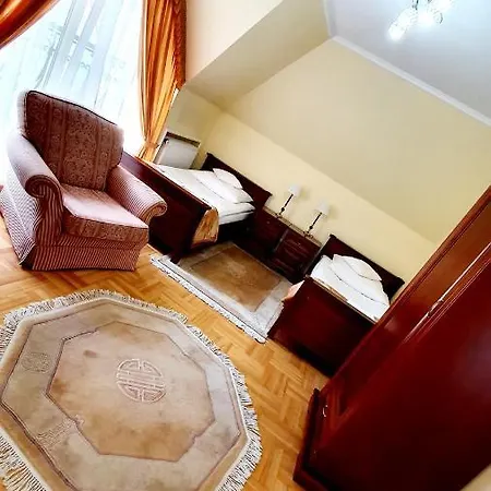 Bthouse, Goscinne * Varsó