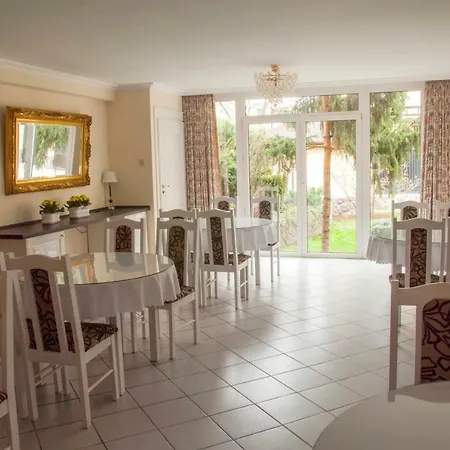 Panzió Bthouse, Goscinne *